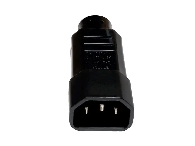 Adaptador NEMA  APC DE C13 A NEMA 5-15P